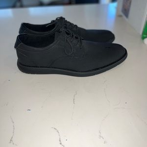 Aldo black slip resistant shoes size 10 ( good condition)